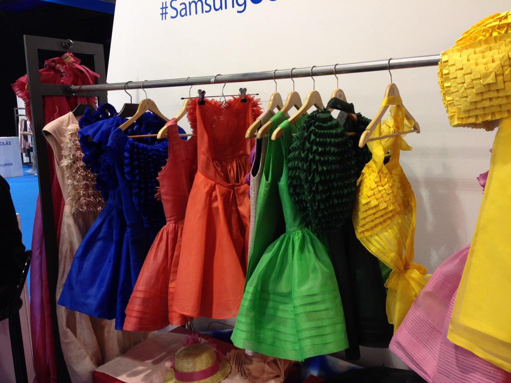 HOLAFashion's tweet photo. Paseando por el #SamsungEgo nos hemos encontrado las coloridas creaciones de #EvaSotoConde. #holafashionweek #mbfwm15 http://t.co/E0BJ6YK9dl