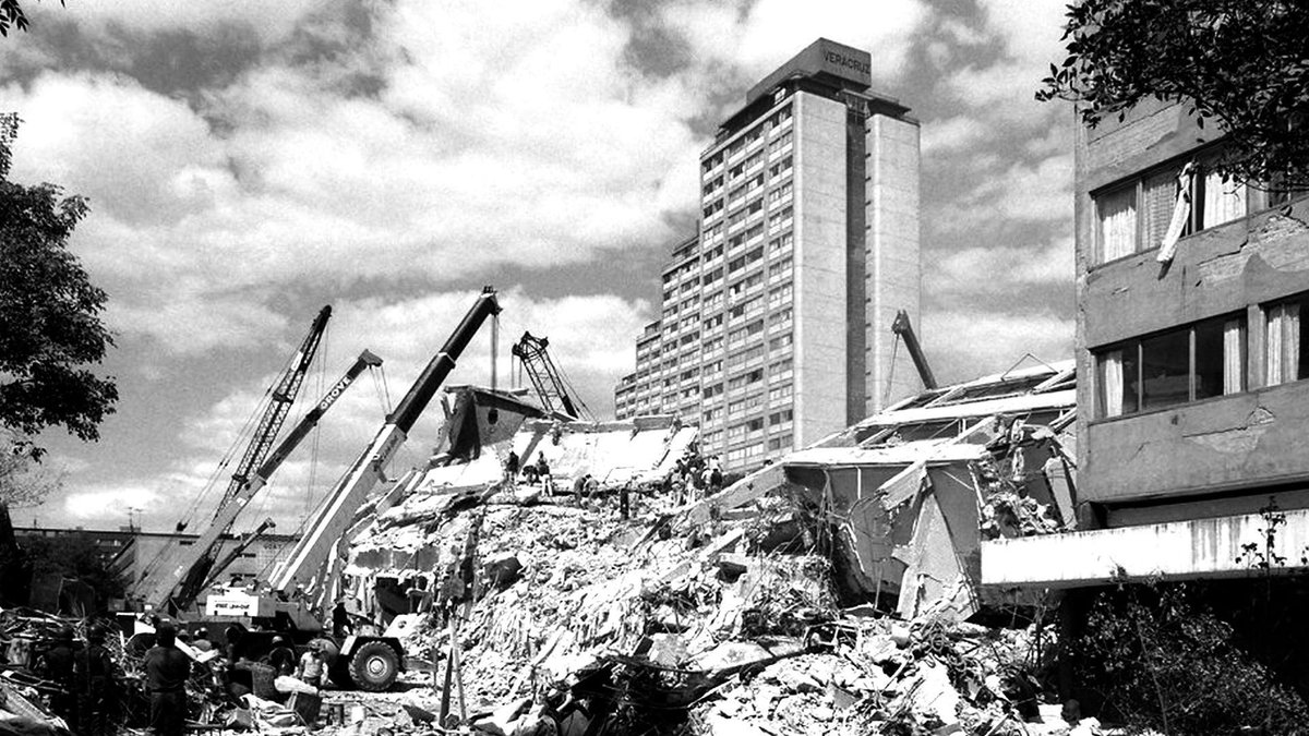 webcamsdemexico's tweet photo. Vía @skyalertmx: Terremoto del 85: un antes y un después en la historia de México. http://t.co/AWs2BrGlCP http://t.co/kiwJT2PXhu