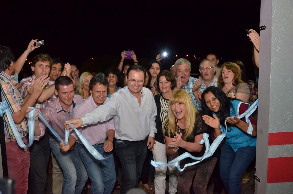 mariluleverberg's tweet photo. 500 dirigentes docentes participaron estusiastas de inauguración #NuevaSede @udpm_misiones #Alem @ADOMIS_Misiones http://t.co/Ey8WugOacx