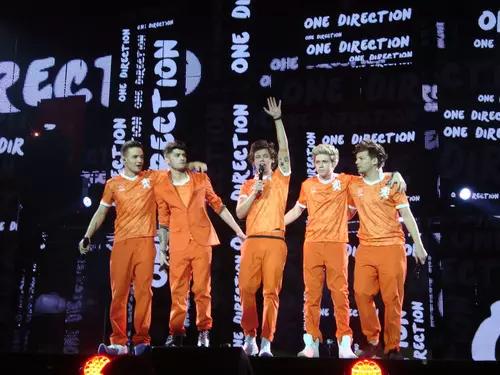 justin_please11's tweet photo. #EMABiggestFans1D - MTV EMA | Vote - http://t.co/B1K5iqreeF remember🙈👏 http://t.co/1dm5u7Q5CE