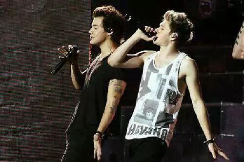 justin_please11's tweet photo. #EMABiggestFans1D - MTV EMA | Vote - http://t.co/B1K5iqreeF Narry*-* http://t.co/1GcELzHzd1