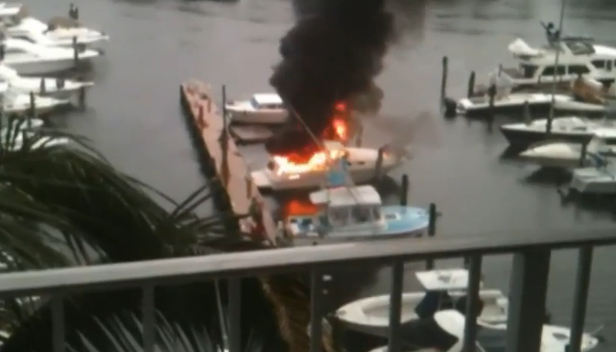 BOAT CATCHES FIRE- Miami Fire Rescue says lightning may be the blame for sparking boat fire. bit.ly/1OkAe4g?utm_me… http://t.co/Bz0OGUXz5U