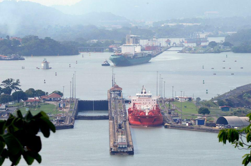 canaldepanama's tweet photo. Hermosa postal de tu #canaldepanama para compartir. http://t.co/VpkSnqswWx