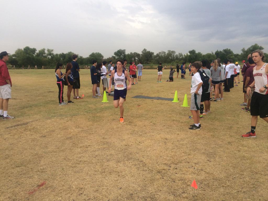 TXMileSplit's tweet photo. Alvarado & Socorro at the front of the elite boys race at the mile #Marcus2 @bulldogxc http://t.co/bN6K2fVc7B