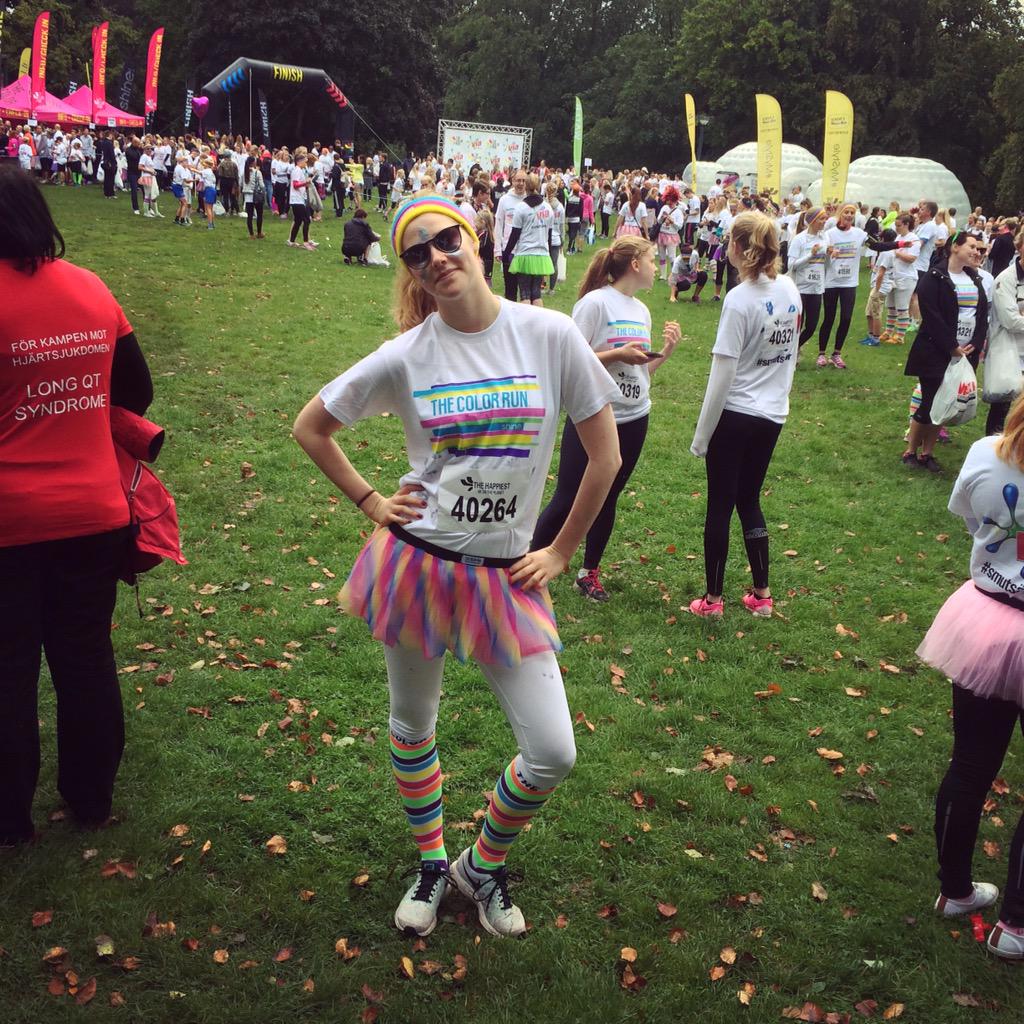 Ebbotbebot's tweet photo. The Color run #tcrse #minfärgfest #colorrun #happiest5k http://t.co/2Ye43MUPuR