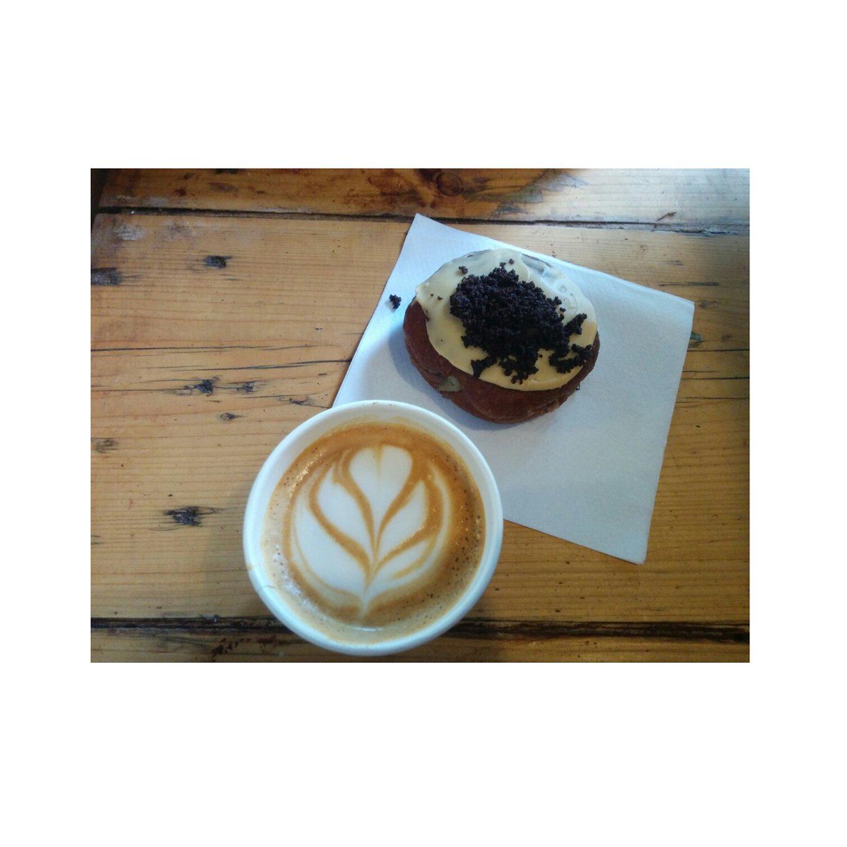 Jeromedwyer's tweet photo. Today's all about @Broadway_Mkt with @MarketCoffeeCo flat whites &amp; seasalt caramel and banana @CrosstownDough http://t.co/jm9z2qRLwx