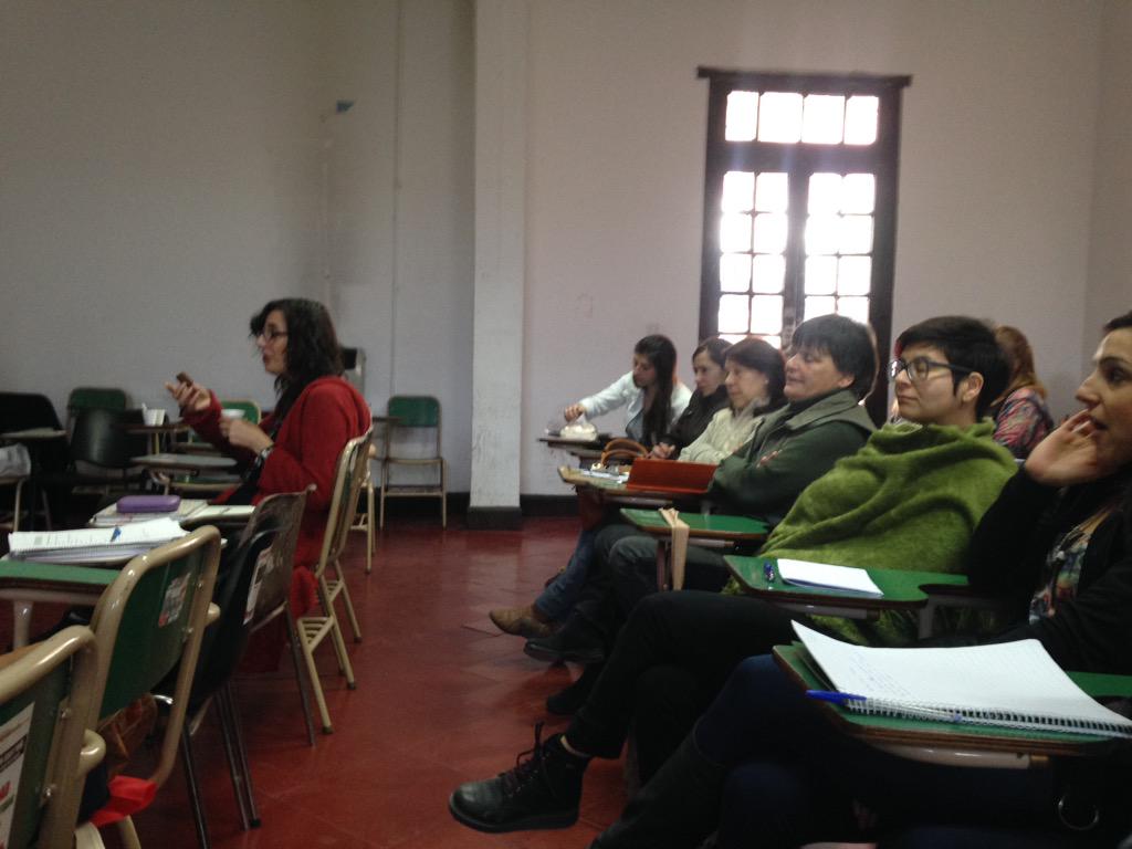 TramandoBarrio's tweet photo. 3 clase seminario.Con compañeros de La Matanza, Berisso y la Red Otro Lugar repensando el rol prof #TramandoenlaUNLP http://t.co/OmsIDGYBtt