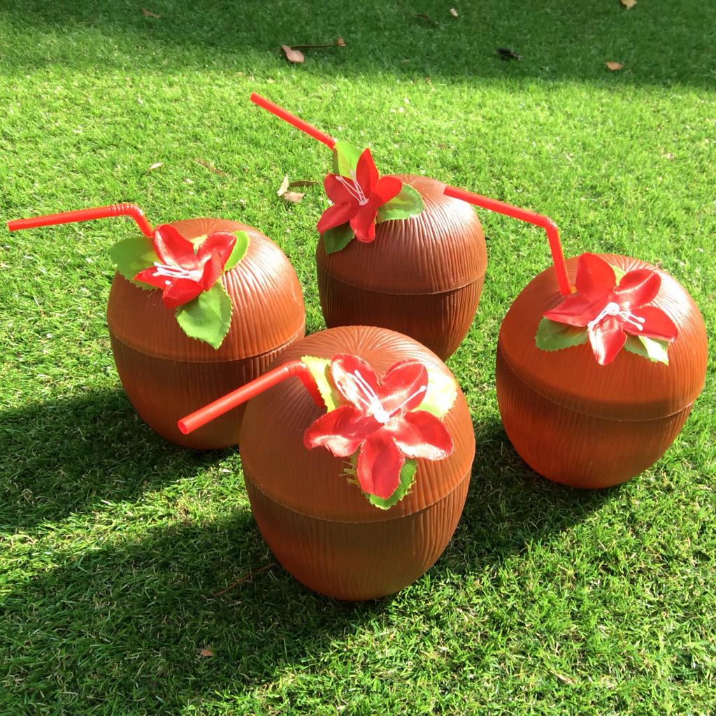 inToToni's tweet photo. On a Lovely Sunny Day ..
How about a Coconut Coctail ? http://t.co/7OkL7U3PbM