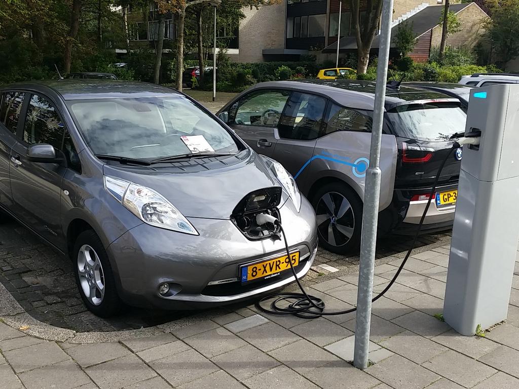 iloveoegstgeest's tweet photo. Retweeted LEOO (@LEOOcoop):
Vandaag in #Oegstgeest voor de #EV #instapdag @NatuurenMilieu http://t.co/0z8f5Ikcx2 http://t.co/eWlgLeLJkS