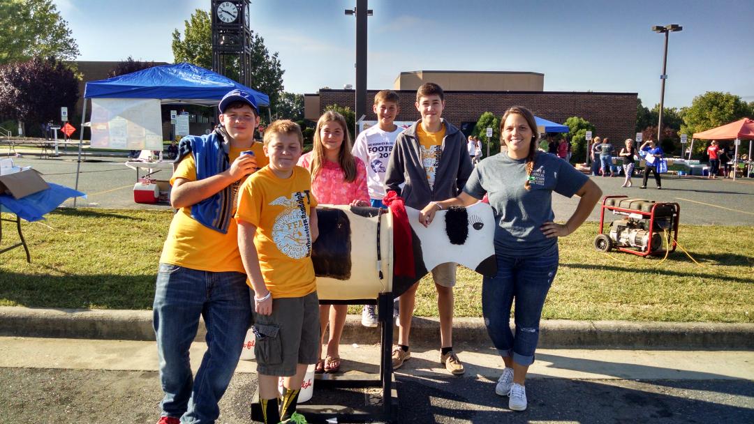 NERMSFFA's tweet photo. Teaching the community about the dairy industry! #ctefest #nermsffa #wegotthis #dairy http://t.co/ZgGAgc91hI