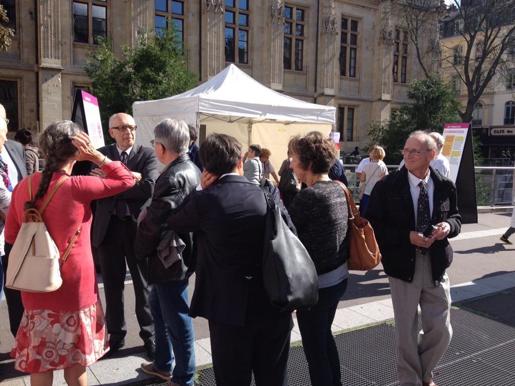 jsdp2015's tweet photo. Merci @YRobert_Rouen maire de Rouen de sa présence #jsp2015 http://t.co/0ourcR5xvf