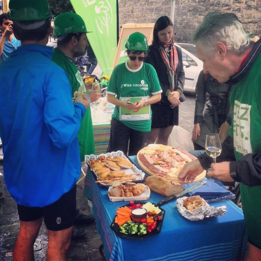 NLitzistorf's tweet photo. #relaisvert #vertsVD Yverdon 55km Belle collation ! @sevequoz @AliceGenoud http://t.co/moAppf4ZTB