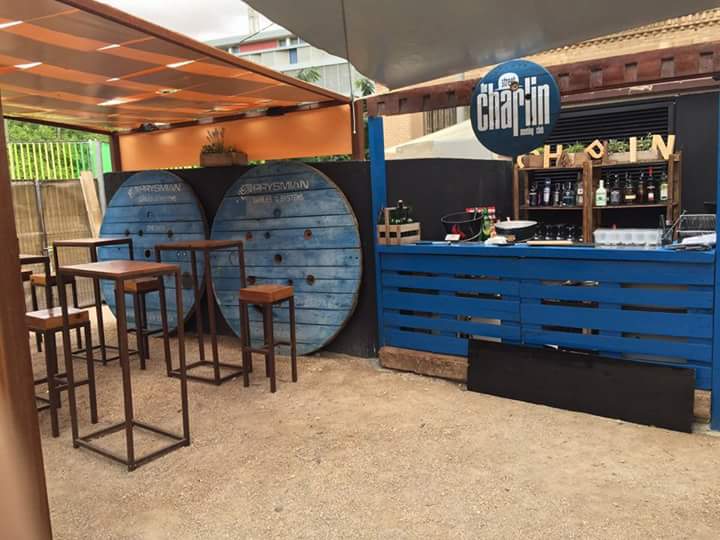 asantiagoct's tweet photo. Hoy reapertura Street Food con importantes novedades como @Chaplin_CT con los mejores cocktails http://t.co/Qym0bcrHrB