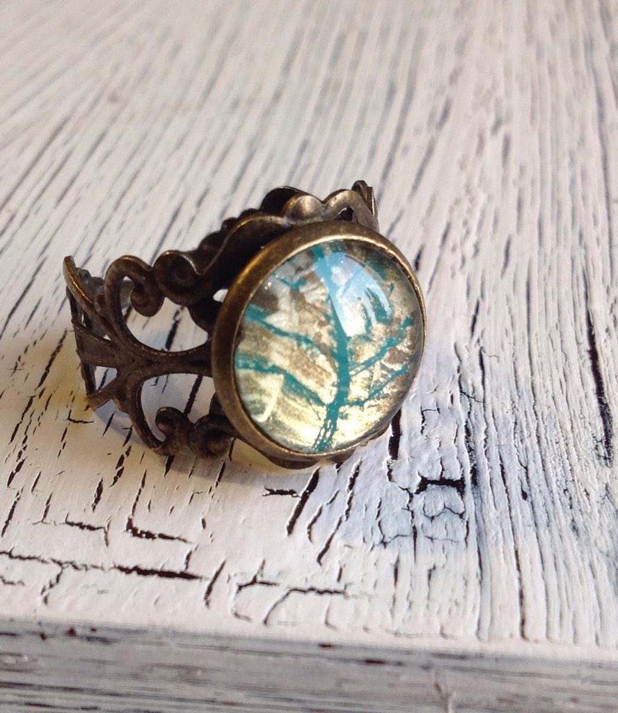 Vladox_UkrHeart's tweet photo. #LeafResinRing #ResinRing #NaturalStyleRing #HandPaintedRing #Etsy #GiftIdea #LeafRing #Gift
https://t.co/TiYcGw59DH http://t.co/E9LhKigXUQ