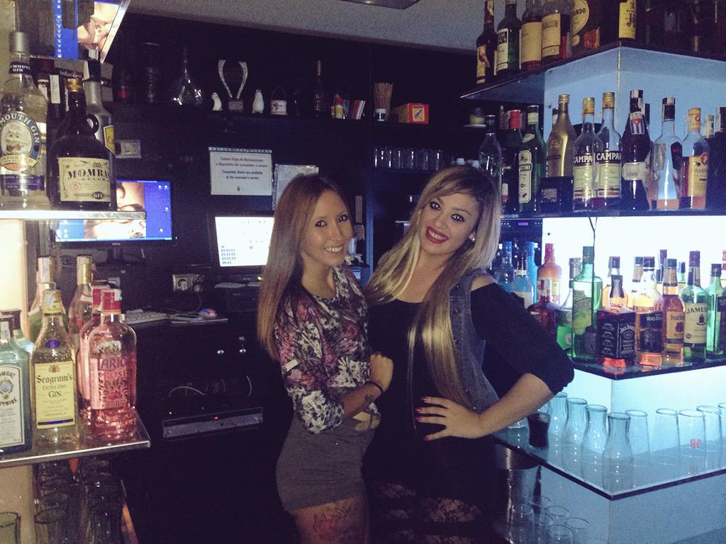 MiiniAli's tweet photo. Viernes de trabajo con mi nena @esthervc2211 🐜 http://t.co/IcNjRHQl3O