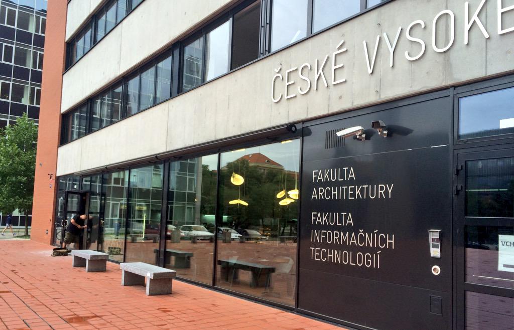 PetrHodac's tweet photo. @FIT_CTU Neuveritelne se stalo skutecnym - uprava Nove budovy #cvut ! Do kavarny #facvut pribily dvere... http://t.co/5zOci8Ilx1