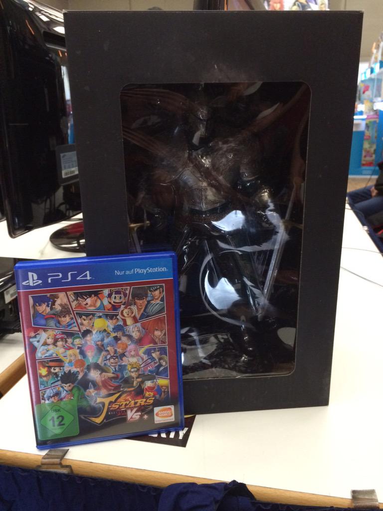 BandaiNamcoDE's tweet photo. Ein Teil der Preise für den Gewinner des #JStarsVS-Contests. @Connichi @svvamp http://t.co/y1Gih5jSoN
