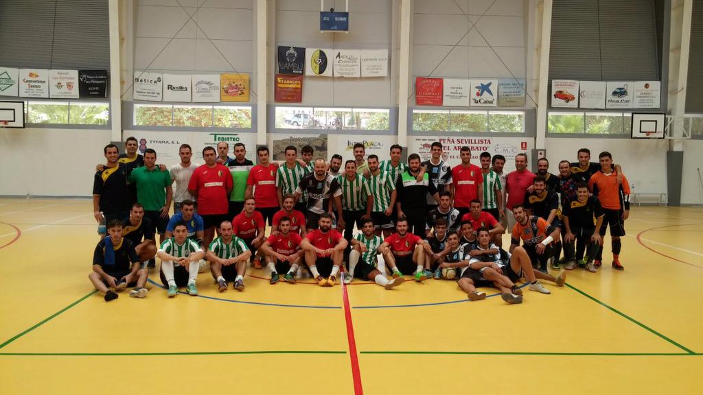 elcampillofs's tweet photo. Lo mas importante del torneo, el buen rato que pasamos todos los amantes de este deporte. http://t.co/4YbSKVYnya