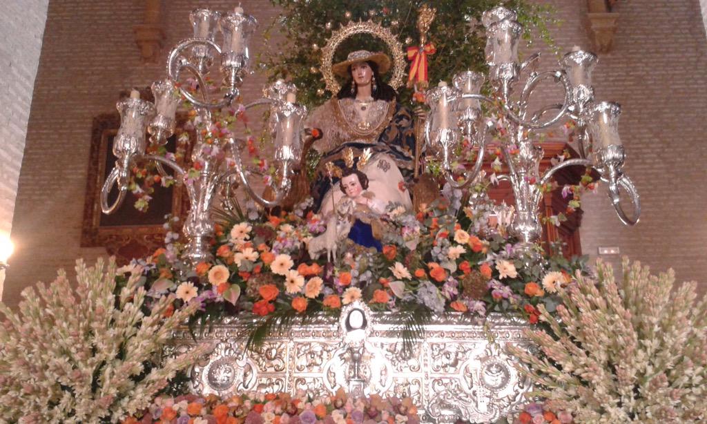 JaviGrado's tweet photo. Así luce exornada la Divina Pastora @PastoraDeTriana para su Salida Procesional de esta tarde. http://t.co/xb8aS2AxG2