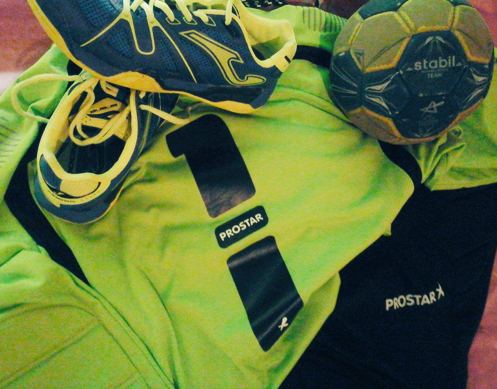 tinga202's tweet photo. Hoy se juegaaa!!! #Handball♥ #APABAL #CSI #vamoselrojo #lapampa http://t.co/AvWB6OLI50