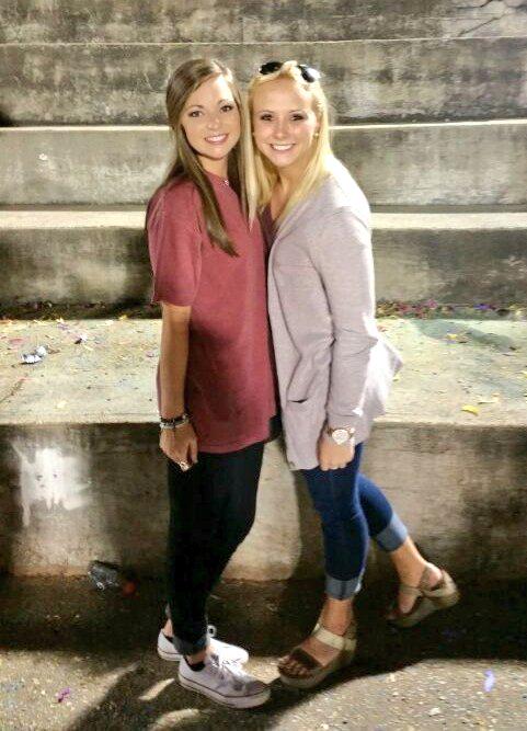 t_wood96's tweet photo. Dora/Corner game last night supporting my bro and seeing my favorite people😊💛🐝🏈 http://t.co/oqHzQWBm7N