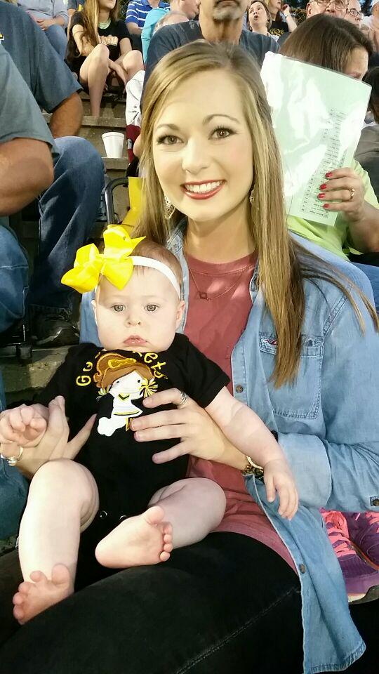 t_wood96's tweet photo. Dora/Corner game last night supporting my bro and seeing my favorite people😊💛🐝🏈 http://t.co/oqHzQWBm7N
