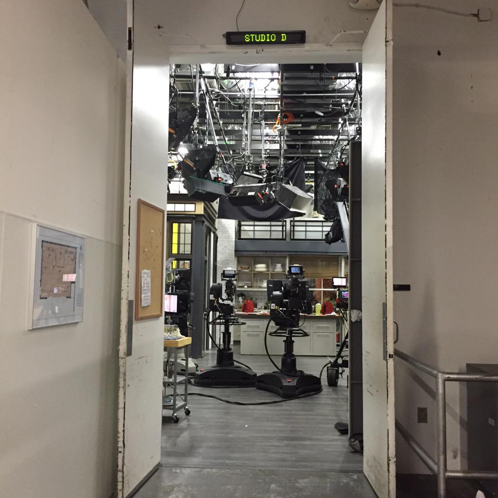hannaraskin's tweet photo. Guests on @HSN get wheeled through the hallways so they don't appear Florida sweaty on screen. #afj2015 http://t.co/VgsTbuOs8U