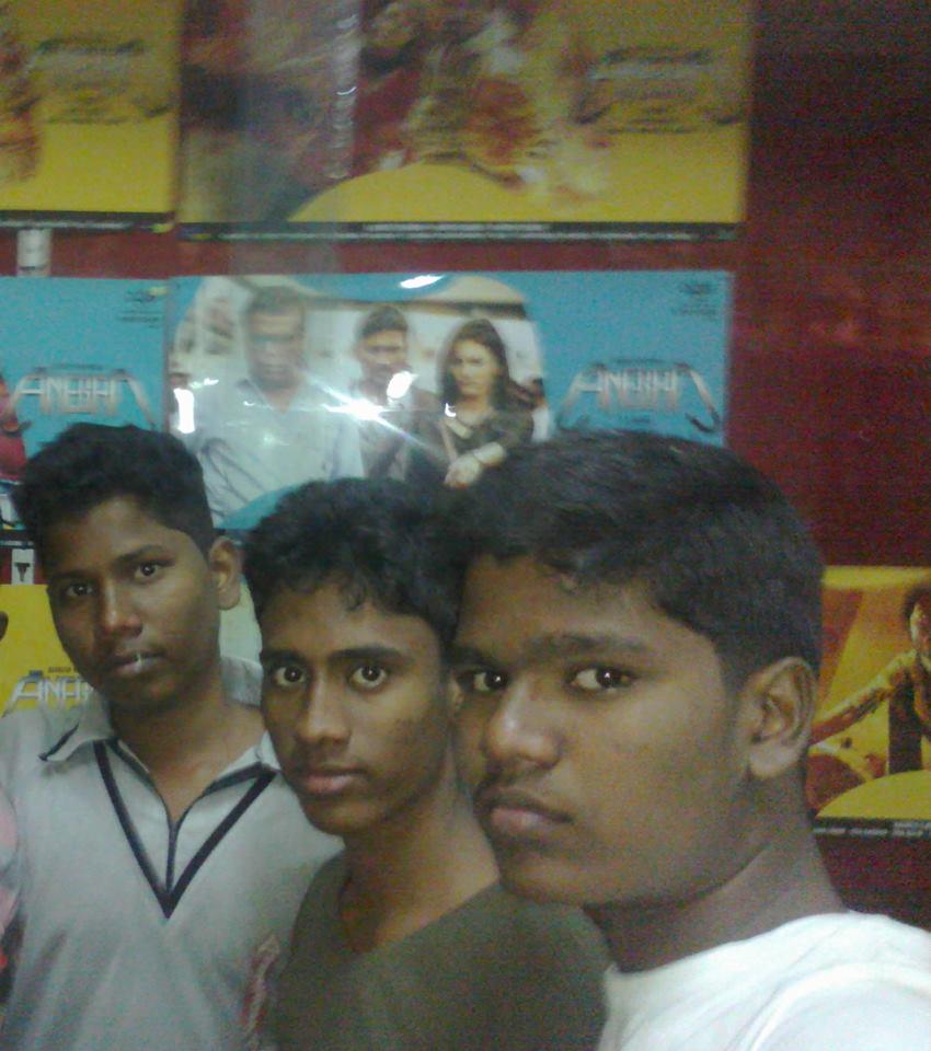 Shahimudeen's tweet photo. mY cLg LiFe iS gOiNg aWeSOme eVeR...after sChOol DaYs...
buT miSsing You BuDdiEs.. http://t.co/PpUkYnQU4Z