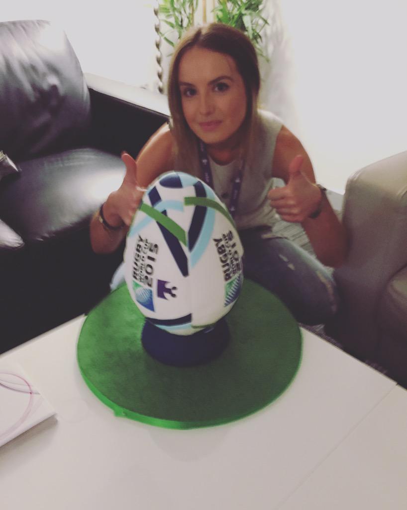 hurley_la's tweet photo. Lets go Ireland!! 🍀🍀🏉🏉 #rwc #IrelandVsCanada #TV3Rugby2015 http://t.co/stCi23G5rT