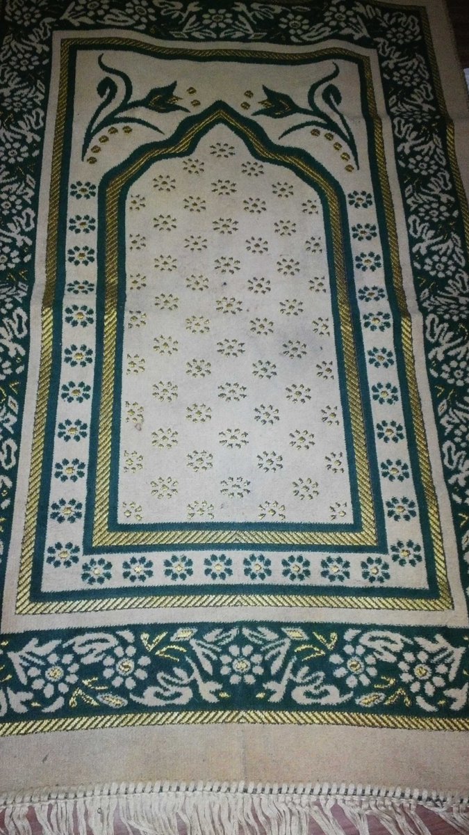 el_untsa's tweet photo. Sholat malam tuh menenangkan hati n melimpahkan rizki......Amiiin http://t.co/x9dP61G0ag
