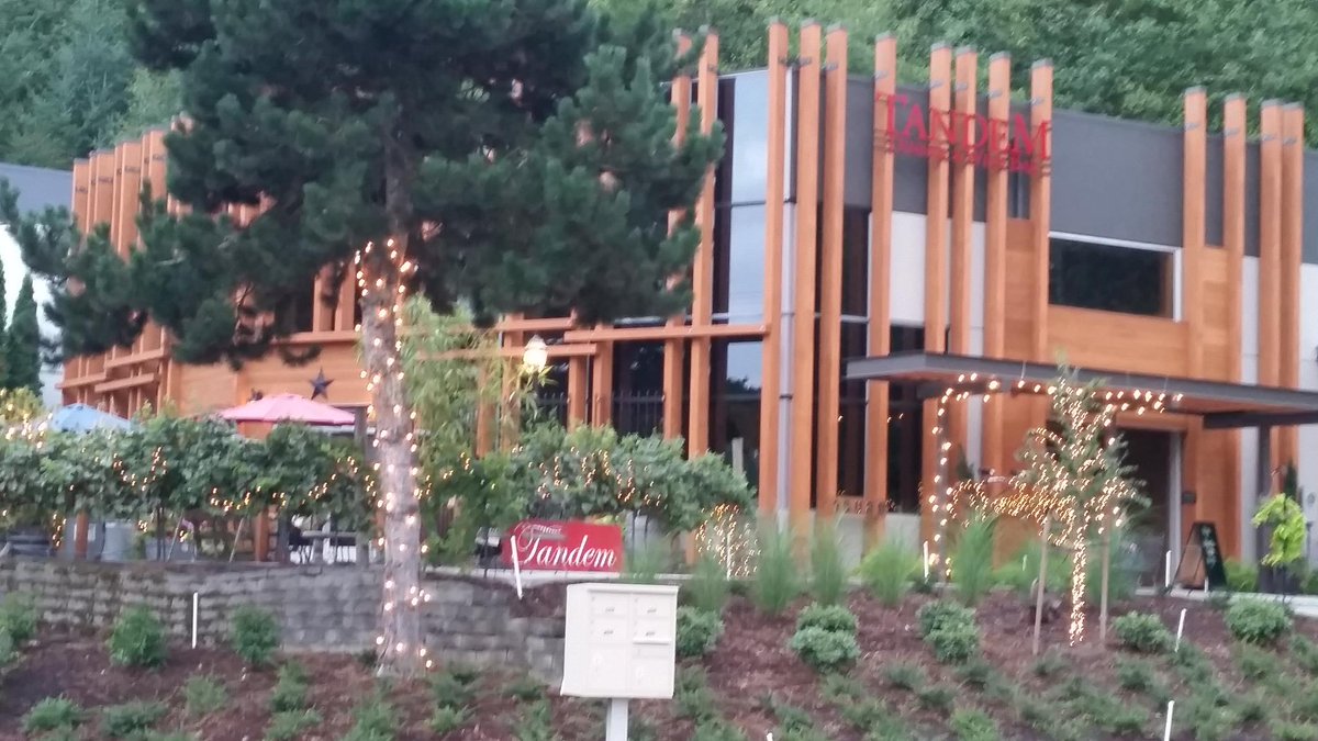 runningonpinot's tweet photo. Too early to stop for #Pinot? #WVwinehalf @winecountryhalf #RunWineRun http://t.co/jJqRwdndmK