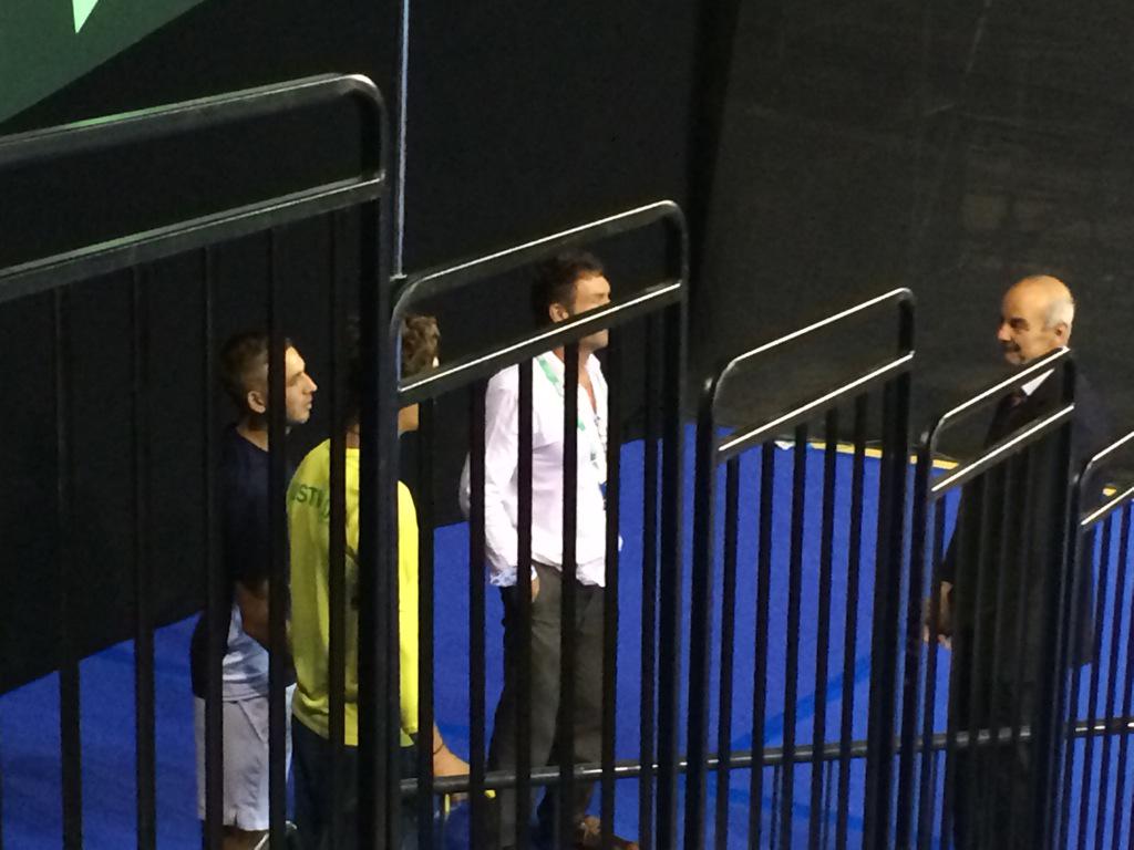 Security guard on top form at #DavisCup 🎾🇬🇧 #BackTheBrits <a href="/Fi_Stuart/">Fiona Stuart</a> <a href="/TheRealPatCash/">Pat Cash</a> <a href="/TKokkinakis/">Thanasi Kokkinakis</a> @Evo151216
