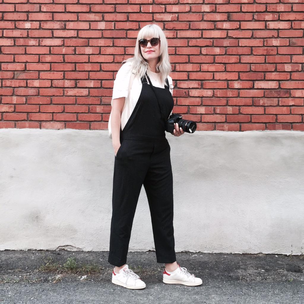 Getting ready to head down to #ToWW2015 ! First stop: outside <a href="/VAMboutique/">viens avec moi</a> for 11am. See all u snappy dressers soon!