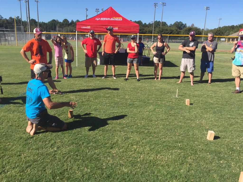 KubbKrew's tweet photo. Captain's meeting at Kubbspel #FallKlassic. @USAKubb @QueencityKubb http://t.co/q77F5SYXML