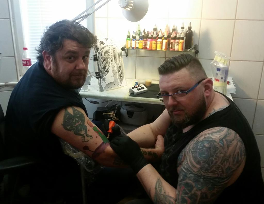 PCzajkowski71's tweet image. #społeczeństwo U Króla żużlowego dziarania Maćka Fludzinskiego....