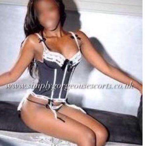SimplyGorgeousR's tweet photo. Essex Escort Erica for Outcalls across #colchester #chelmsford #cambridge #hertfordshire http://t.co/YIrn1VsLU5 http://t.co/Gxcv1gCzaN