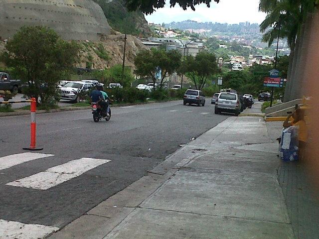 ApptrafficcCCS's tweet photo. Miren como esta la ppal de Manzanares sentido Baruta #apptraffic #Baruta http://t.co/YtauEb59Dx