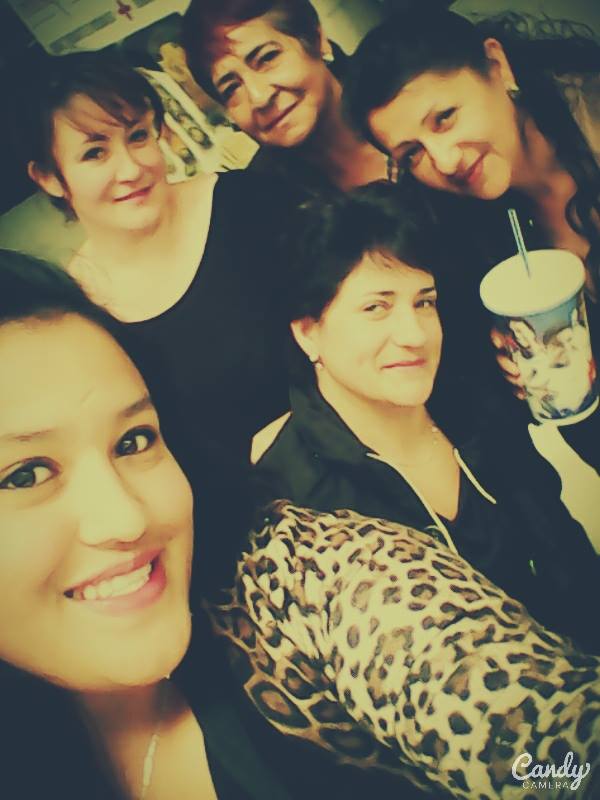 Santos05jun's tweet photo. @BravissimoCity #AmoryamistadBravissimo con mi hija, cuñadas  y esposa celebrando el dia de amor y amistad feliz dia http://t.co/Xlt5HX7Yxj