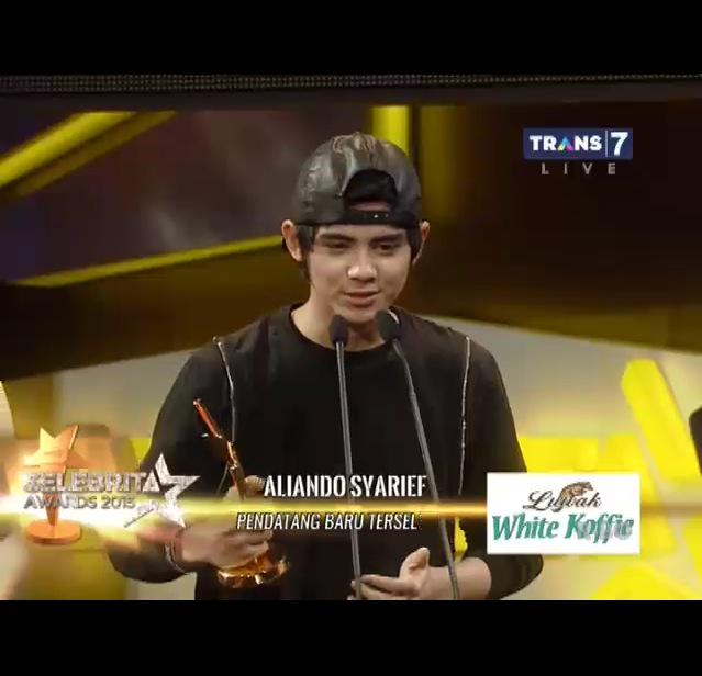nurrsitye12's tweet photo. Alhamdulillah congrats @alysyarief sayangku . . Love U #muachh
#theFREAKSonSelebritaAwards http://t.co/raYkj0iV7H