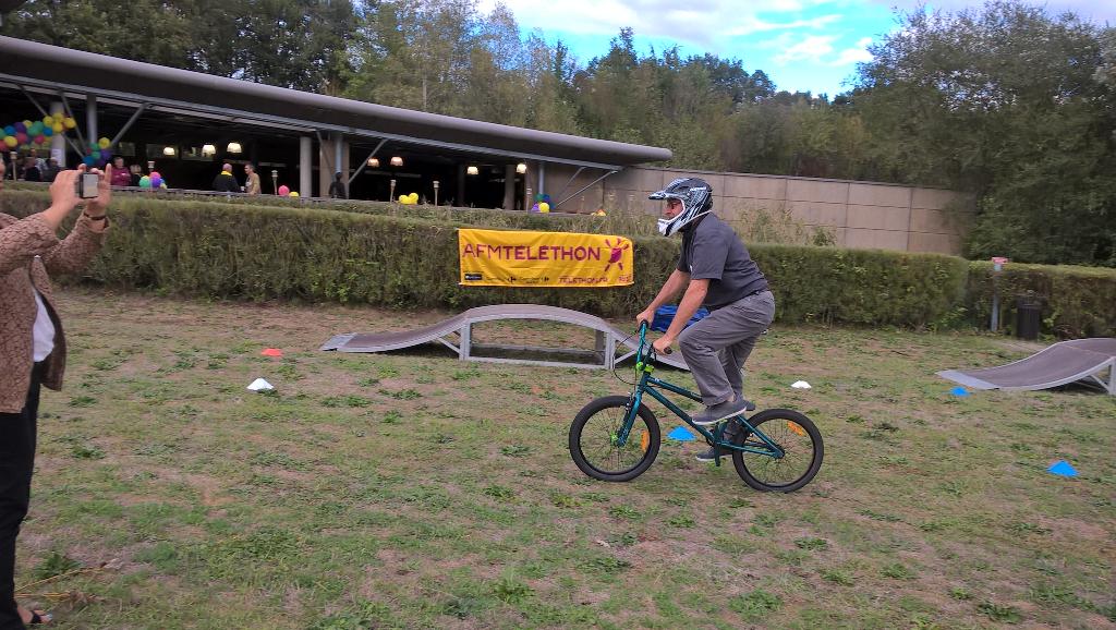 Telethon_ForceT's tweet photo. #telethon2015 - à St Cyr nos bénévoles sont tout terrain 😊 http://t.co/Tyj7V2kxLT