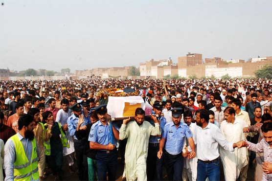 KanwalZaidi's tweet photo. #Badaber attack: martyrs laid to rest with military honours http://t.co/v1z3PcwNJh http://t.co/oduOzc7KW7 #PAFattack