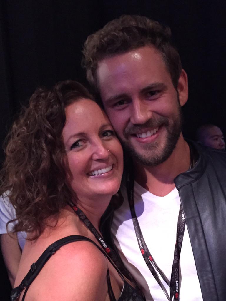 iheartmusicfestival - Nick Viall Bachelorette 11 - Fan Forum - Thread #18 - Page 21 CPRkIjzUcAA80tE