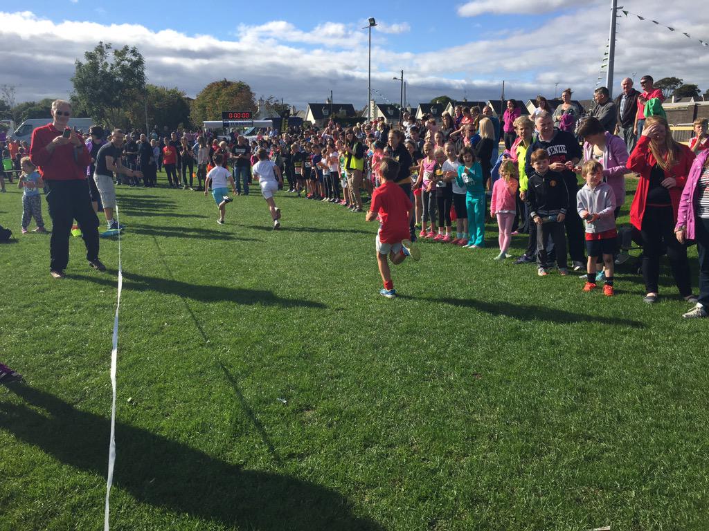 Sonia5K's tweet photo. Great to see so much support here today. Well done to all kids and families taking part! #Sonia5k @soniaagrith http://t.co/lfsIQpZwJ7