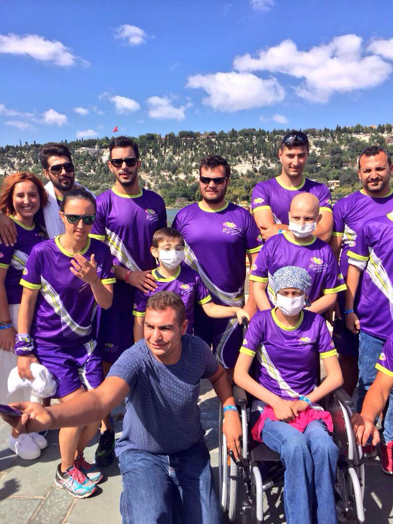 MuzikveTV's tweet photo. #KiralıkAşk dizisi oyuncusu @arducbaris, @KansersizYasam derneği önderliğinde kanser hastası minik meleklerle buluştu http://t.co/82fNmnSaNI