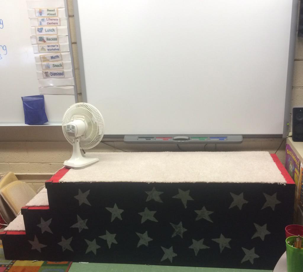 annemariel82's tweet photo. The school year is off to a busy start but the smartboard stage is off and running#kindergarten #technology#itdml http://t.co/HEGGltpo8L
