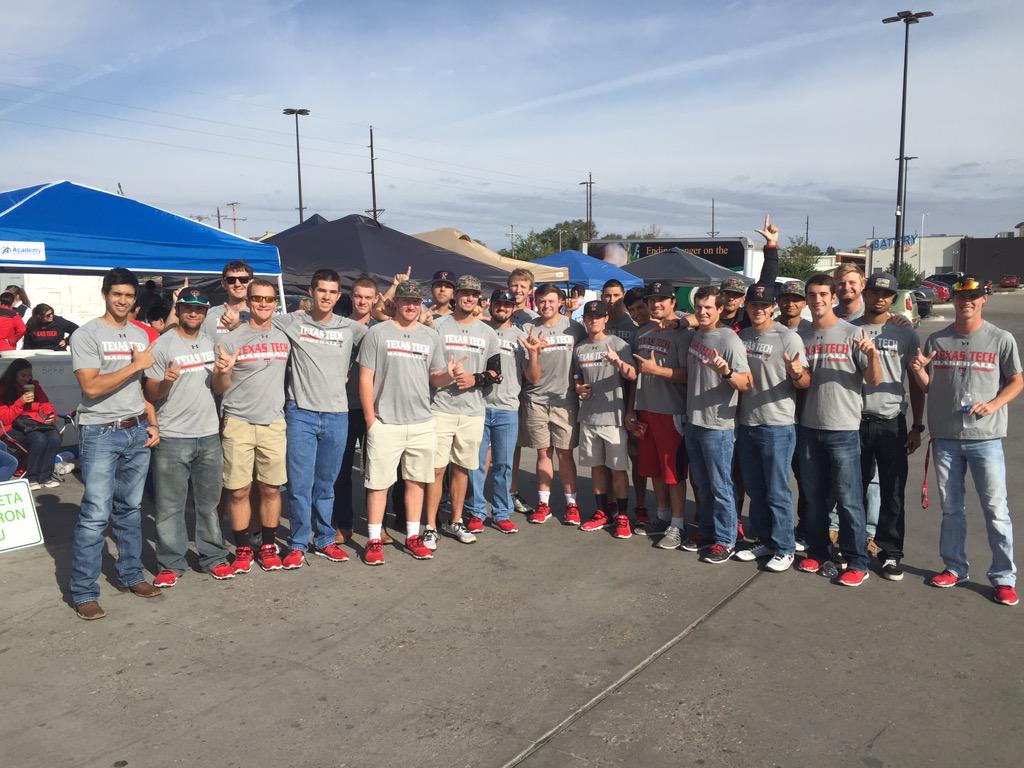 TTU_Baseball's tweet photo. Out here at Market Street on 19th & Quaker for #WreckHunger for @SPFB. Come out and donate now! http://t.co/XS2N308gfY