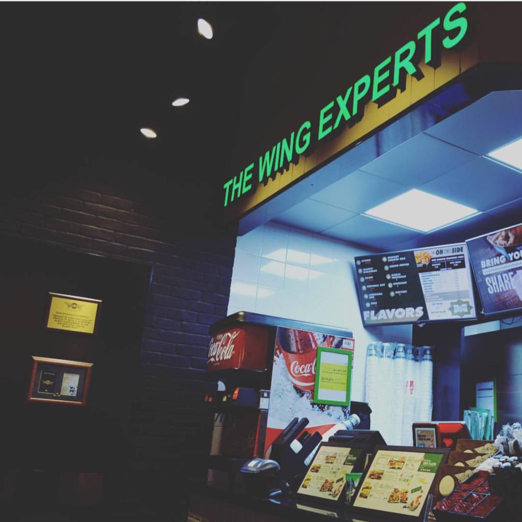 CamhiMcintosh's tweet photo. "@rickyrozay: Fatboy gotta have it! #Wingstop
#TenPcShawty
@wingstop http://t.co/ZxFoxHNIW2" wish we had one