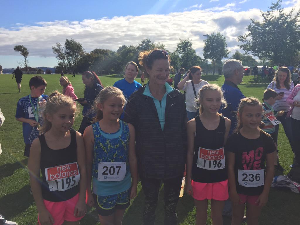 Sonia5K's tweet photo. Sonia has arrived to congratulate everyone for taking part &amp; admiring their world gold medals! @soniaagrith #sonia5k http://t.co/hW12ji21kA