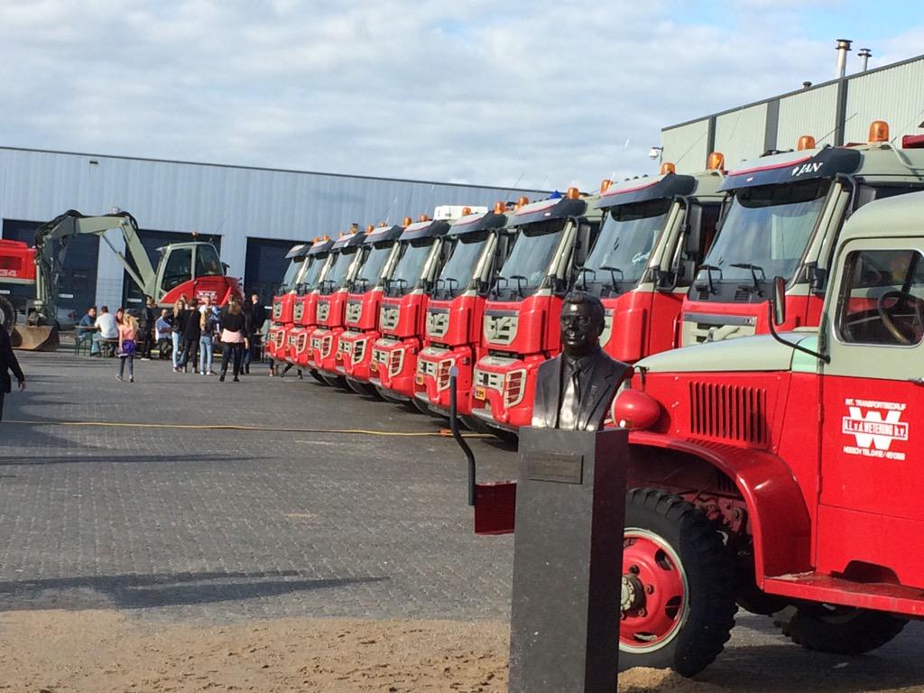 mariekemoorman's tweet photo. Familiebedrijf Vd Wetering uit #Heesch gefeliciteerd met 60-jarig bestaan #transport #aanneming #klei-exploitatie http://t.co/FBGcIG6xze