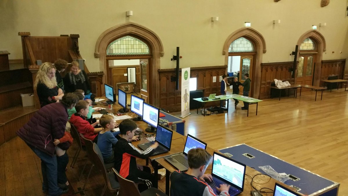 davidames's tweet photo. Almost everyone else has gone, but still they keep coming. @GeoCraftUK #minecraftpi @culturetechfest @sezzyann72 http://t.co/4IbIEf8BWC